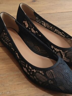 Ollio Black Lace Slip-On Ballet Flats